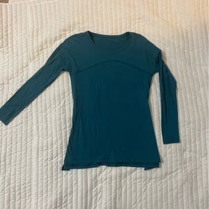 Lululemon long sleeve size 4!!